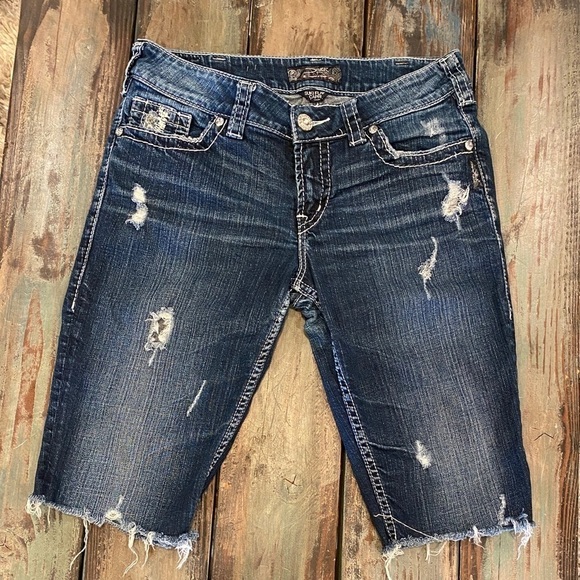 Silver Jeans 30 (US 8) Suki Flap Capri Bermuda Denim Shorts Mid Rise Rhinestones - Picture 10 of 10